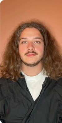 Men's curly cut